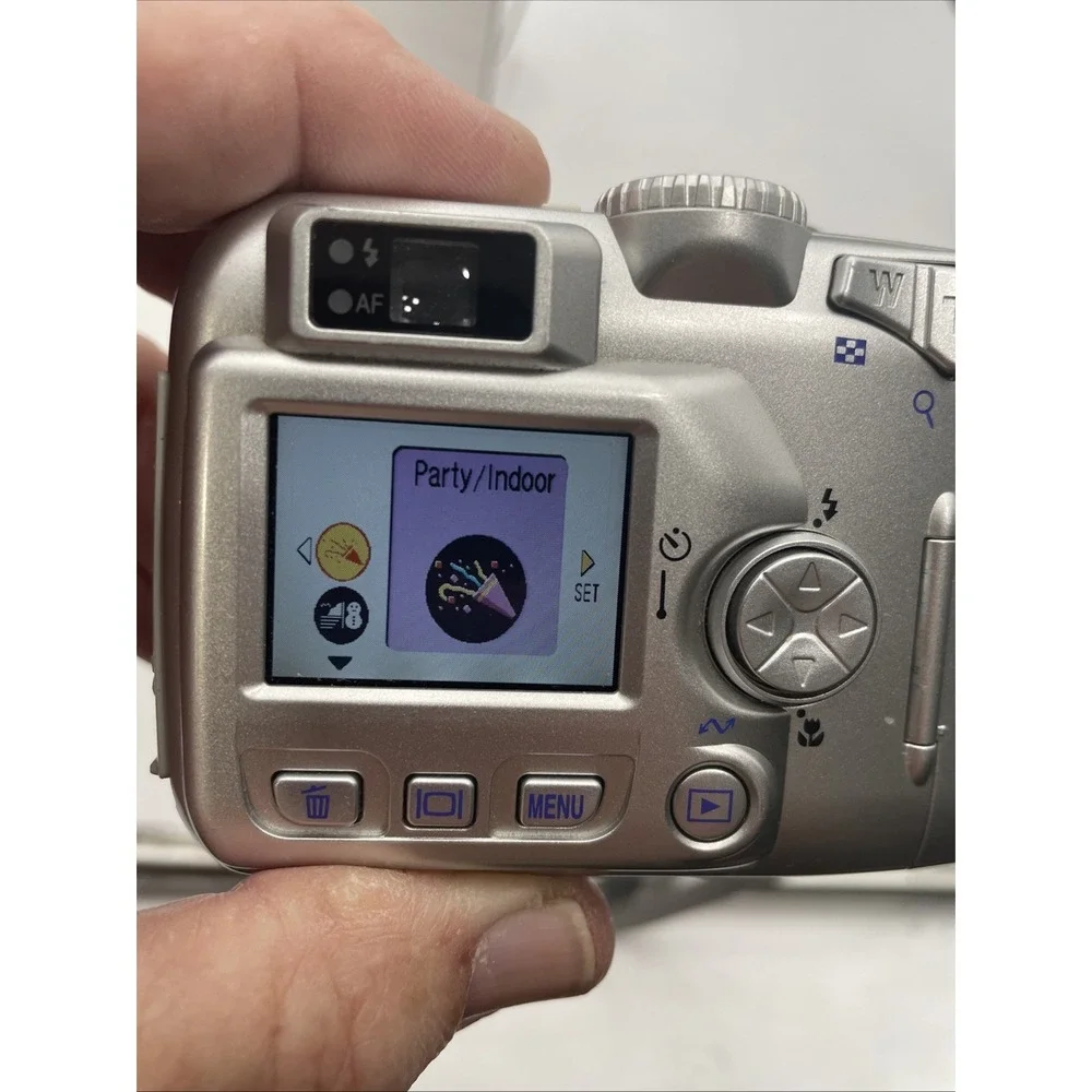 Nikon COOLPIX 3100 3.2MP Digital Camera 3X Zoom+Battery+Memory Card+Manuals-READ